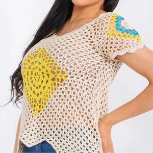 ☀️NWT☀️ Miss Kelly Crochet Openwork Short Sleeve Top with Yellow Motif
